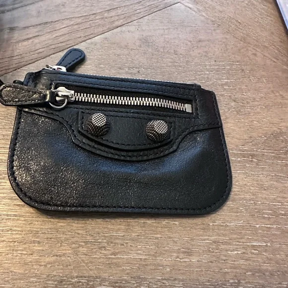 Balenciaga Le Cagole Shoulder Bag with Textured Finish - Picture 4 of 12